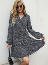 Vestido de manga larga con solapa y estampado de leopardo